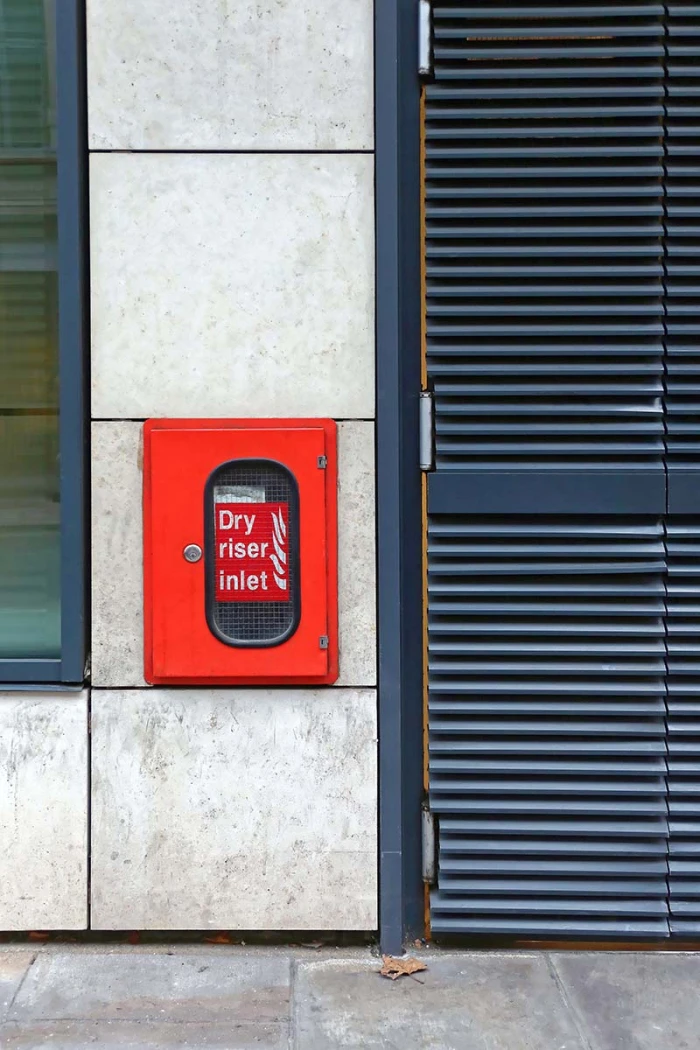 dry-riser-inlet-with-sign